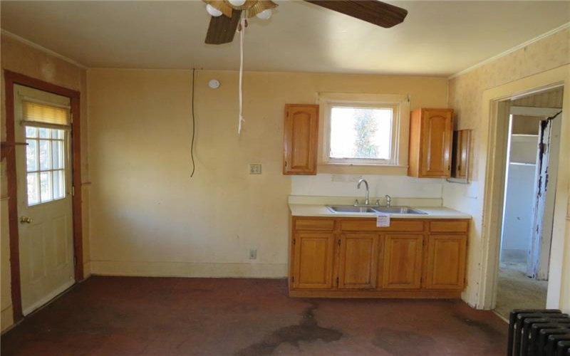 587 Upper Middletown Rd, Smock, 15480, 4 Bedrooms Bedrooms, ,1 BathroomBathrooms,Residential,For Sale,Upper Middletown Rd,1697068