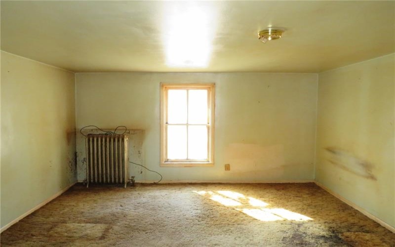 587 Upper Middletown Rd, Smock, 15480, 4 Bedrooms Bedrooms, ,1 BathroomBathrooms,Residential,For Sale,Upper Middletown Rd,1697068