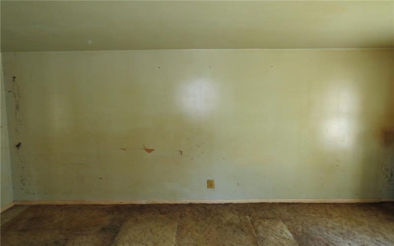 587 Upper Middletown Rd, Smock, 15480, 4 Bedrooms Bedrooms, ,1 BathroomBathrooms,Residential,For Sale,Upper Middletown Rd,1697068