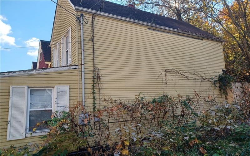 329 3rd St, Donora, 15033, 2 Bedrooms Bedrooms, 5 Rooms Rooms,1 BathroomBathrooms,Residential,For Sale,3rd St,1677894