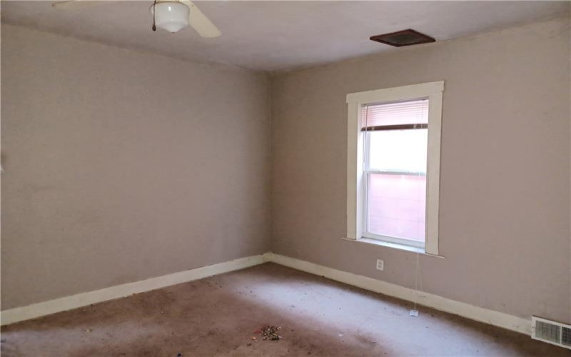 329 3rd St, Donora, 15033, 2 Bedrooms Bedrooms, 5 Rooms Rooms,1 BathroomBathrooms,Residential,For Sale,3rd St,1677894