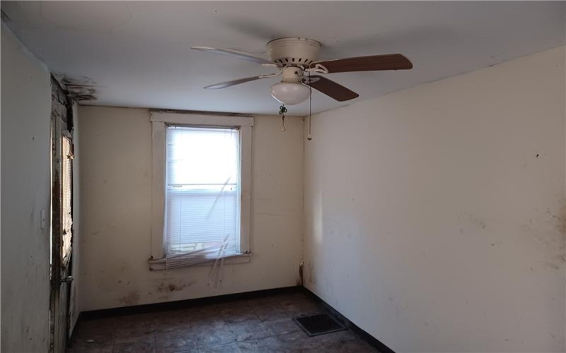 329 3rd St, Donora, 15033, 2 Bedrooms Bedrooms, 5 Rooms Rooms,1 BathroomBathrooms,Residential,For Sale,3rd St,1677894