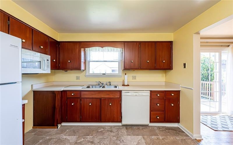 118 CORTLAND, NEW STANTON, 15672, 3 Bedrooms Bedrooms, 8 Rooms Rooms,2 BathroomsBathrooms,Residential,For Sale,CORTLAND,1696578