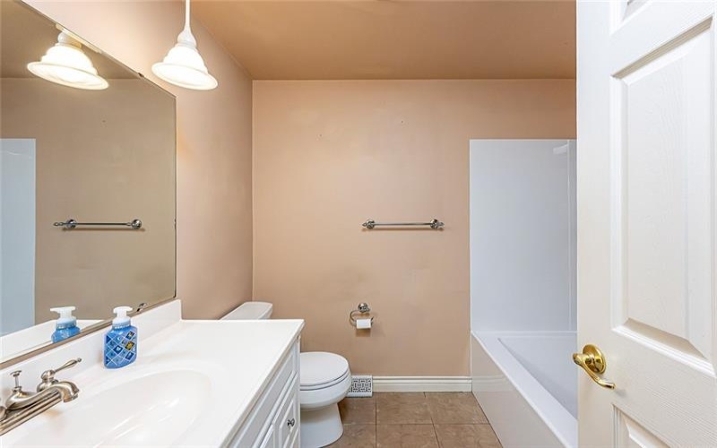 118 CORTLAND, NEW STANTON, 15672, 3 Bedrooms Bedrooms, 8 Rooms Rooms,2 BathroomsBathrooms,Residential,For Sale,CORTLAND,1696578