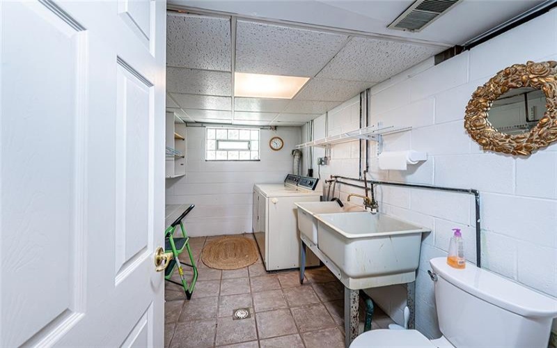 118 CORTLAND, NEW STANTON, 15672, 3 Bedrooms Bedrooms, 8 Rooms Rooms,2 BathroomsBathrooms,Residential,For Sale,CORTLAND,1696578