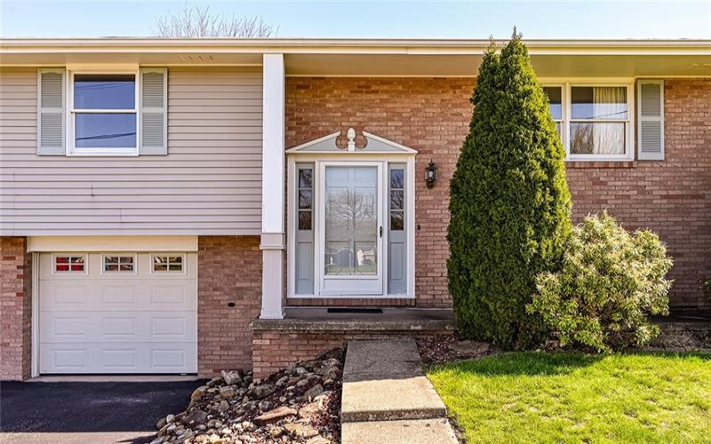 118 CORTLAND, NEW STANTON, 15672, 3 Bedrooms Bedrooms, 8 Rooms Rooms,2 BathroomsBathrooms,Residential,For Sale,CORTLAND,1696578