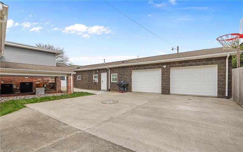 7711 Kifer Ln, Irwin, 15642, 4 Bedrooms Bedrooms, 12 Rooms Rooms,7.1 BathroomsBathrooms,Residential,For Sale,Kifer Ln,1697013