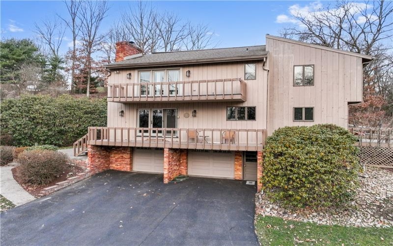 168 Farmington Place, Greensburg, 15601, 4 Bedrooms Bedrooms, 11 Rooms Rooms,2.2 BathroomsBathrooms,Residential,For Sale,Farmington Place,1691759