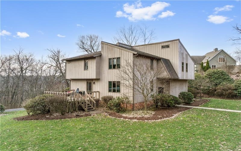 168 Farmington Place, Greensburg, 15601, 4 Bedrooms Bedrooms, 11 Rooms Rooms,2.2 BathroomsBathrooms,Residential,For Sale,Farmington Place,1691759