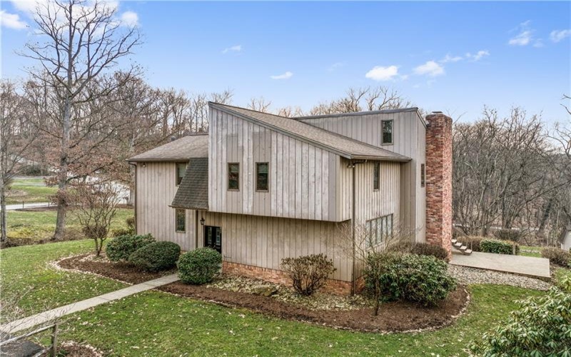 168 Farmington Place, Greensburg, 15601, 4 Bedrooms Bedrooms, 11 Rooms Rooms,2.2 BathroomsBathrooms,Residential,For Sale,Farmington Place,1691759