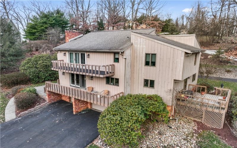 168 Farmington Place, Greensburg, 15601, 4 Bedrooms Bedrooms, 11 Rooms Rooms,2.2 BathroomsBathrooms,Residential,For Sale,Farmington Place,1691759