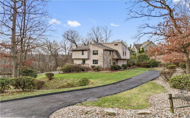 168 Farmington Place, Greensburg, 15601, 4 Bedrooms Bedrooms, 11 Rooms Rooms,2.2 BathroomsBathrooms,Residential,For Sale,Farmington Place,1691759