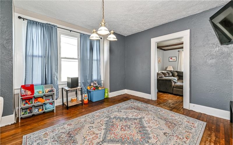327 Meadow Ave, Charleroi, 15022, 4 Bedrooms Bedrooms, 8 Rooms Rooms,1.1 BathroomsBathrooms,Residential,For Sale,Meadow Ave,1697104