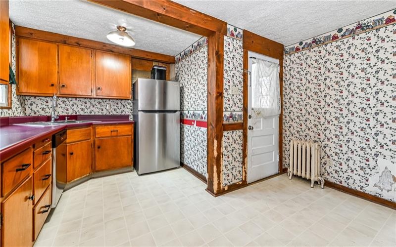 327 Meadow Ave, Charleroi, 15022, 4 Bedrooms Bedrooms, 8 Rooms Rooms,1.1 BathroomsBathrooms,Residential,For Sale,Meadow Ave,1697104