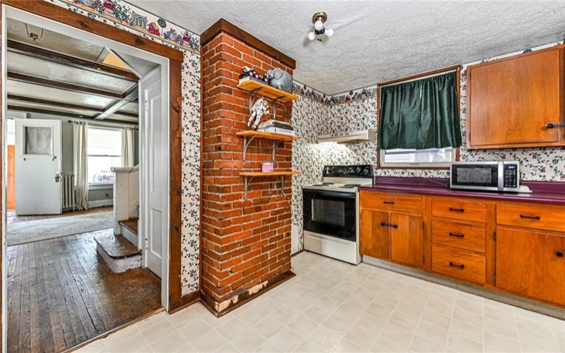 327 Meadow Ave, Charleroi, 15022, 4 Bedrooms Bedrooms, 8 Rooms Rooms,1.1 BathroomsBathrooms,Residential,For Sale,Meadow Ave,1697104