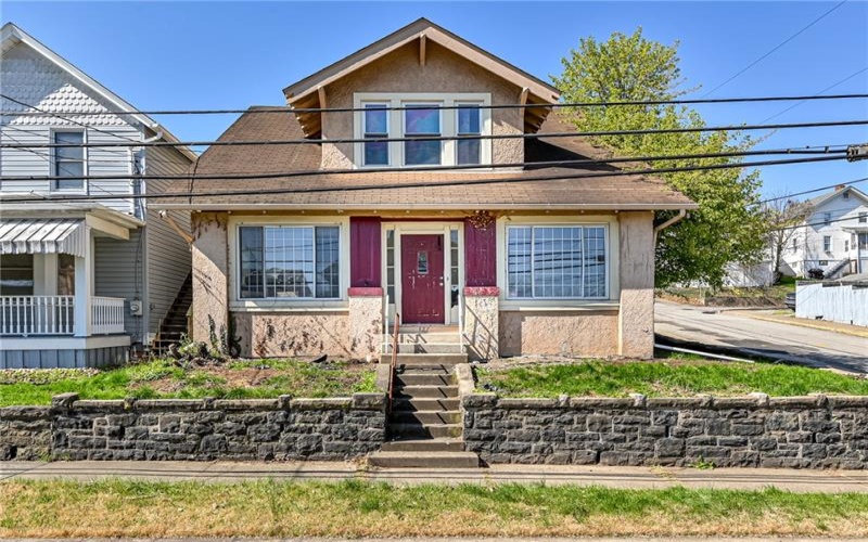 327 Meadow Ave, Charleroi, 15022, 4 Bedrooms Bedrooms, 8 Rooms Rooms,1.1 BathroomsBathrooms,Residential,For Sale,Meadow Ave,1697104