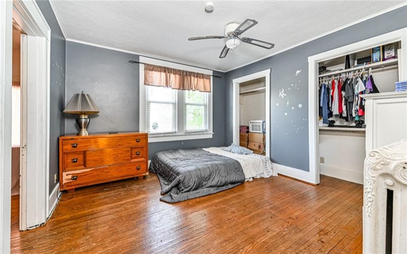 327 Meadow Ave, Charleroi, 15022, 4 Bedrooms Bedrooms, 8 Rooms Rooms,1.1 BathroomsBathrooms,Residential,For Sale,Meadow Ave,1697104