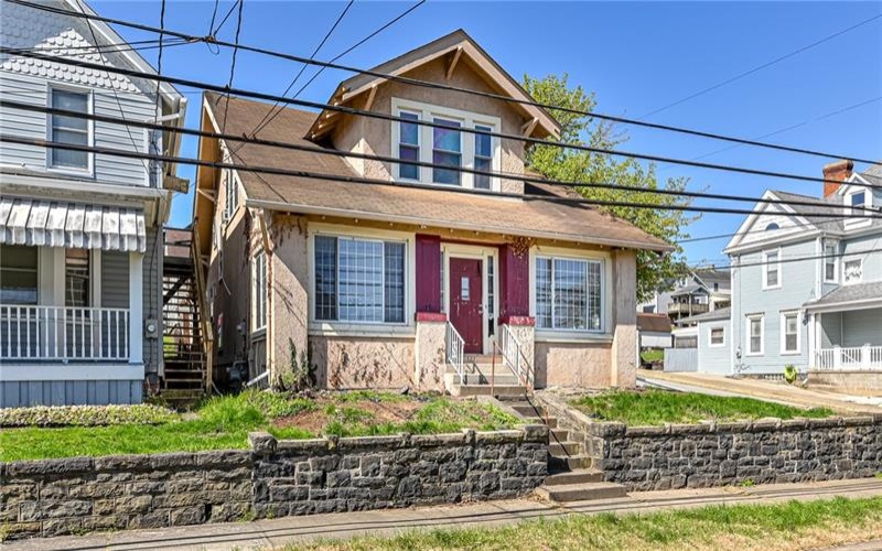 327 Meadow Ave, Charleroi, 15022, 4 Bedrooms Bedrooms, 8 Rooms Rooms,1.1 BathroomsBathrooms,Residential,For Sale,Meadow Ave,1697104
