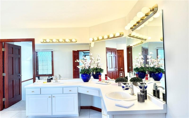 1026 Lexington Dr, Export, 15632, 4 Bedrooms Bedrooms, 11 Rooms Rooms,3.1 BathroomsBathrooms,Residential,For Sale,Lexington Dr,1697130