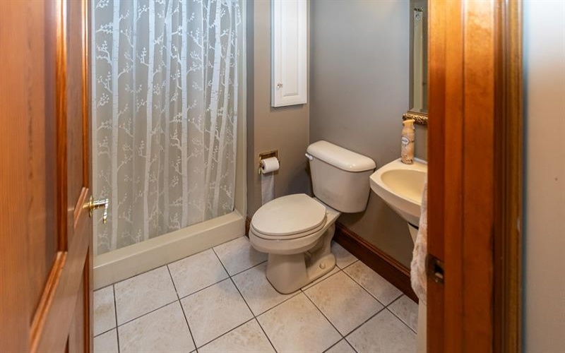 87 Farmview Drive, Uniontown, 15401, 5 Bedrooms Bedrooms, 9 Rooms Rooms,3 BathroomsBathrooms,Residential,For Sale,Farmview Drive,1697042