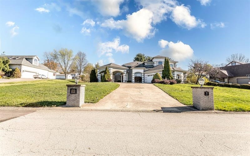 87 Farmview Drive, Uniontown, 15401, 5 Bedrooms Bedrooms, 9 Rooms Rooms,3 BathroomsBathrooms,Residential,For Sale,Farmview Drive,1697042