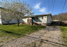 1105 Greensburg Road, New Kensington, 15068, 2 Bedrooms Bedrooms, ,1 BathroomBathrooms,Lease,For Sale,Greensburg Road,1697097