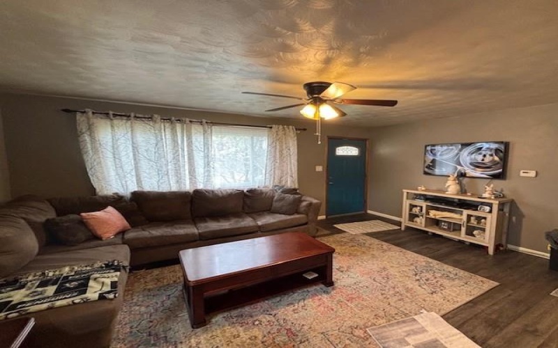 1105 Greensburg Road, New Kensington, 15068, 2 Bedrooms Bedrooms, ,1 BathroomBathrooms,Lease,For Sale,Greensburg Road,1697097