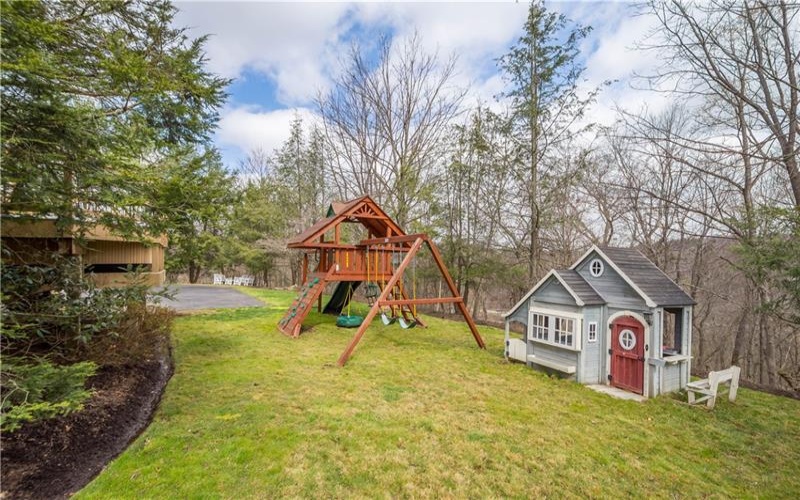 113 Bremen Ln, Canonsburg, 15317, 5 Bedrooms Bedrooms, 14 Rooms Rooms,6.1 BathroomsBathrooms,Residential,For Sale,Bremen Ln,1693858