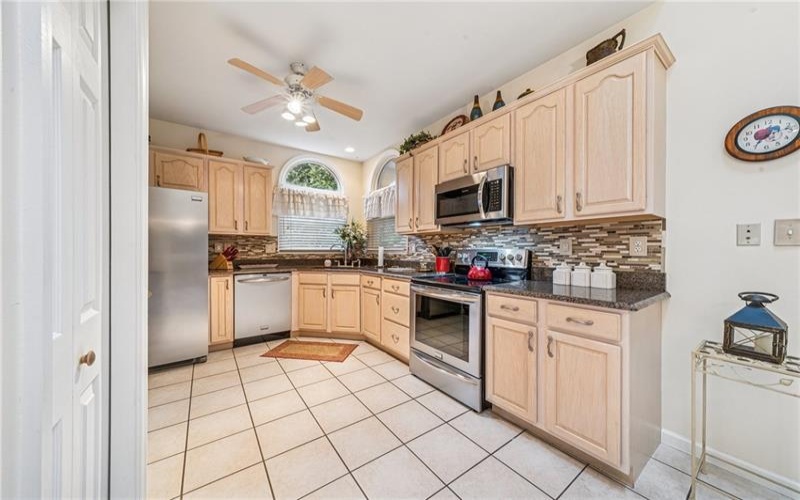 40 Lakeridge Drive, Greensburg, 15601, 3 Bedrooms Bedrooms, 7 Rooms Rooms,2.1 BathroomsBathrooms,Residential,For Sale,Lakeridge Drive,1694468