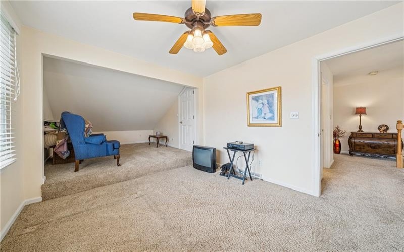 40 Lakeridge Drive, Greensburg, 15601, 3 Bedrooms Bedrooms, 7 Rooms Rooms,2.1 BathroomsBathrooms,Residential,For Sale,Lakeridge Drive,1694468