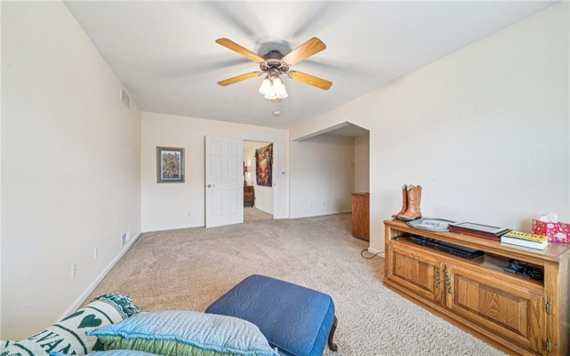 40 Lakeridge Drive, Greensburg, 15601, 3 Bedrooms Bedrooms, 7 Rooms Rooms,2.1 BathroomsBathrooms,Residential,For Sale,Lakeridge Drive,1694468