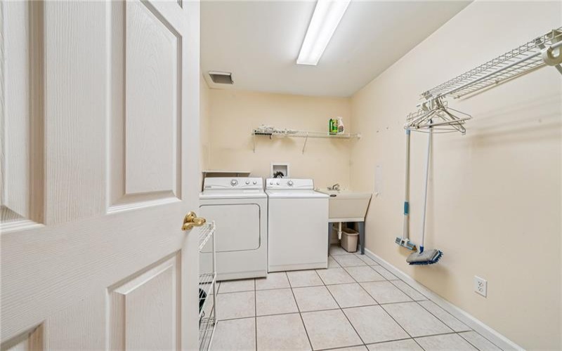40 Lakeridge Drive, Greensburg, 15601, 3 Bedrooms Bedrooms, 7 Rooms Rooms,2.1 BathroomsBathrooms,Residential,For Sale,Lakeridge Drive,1694468