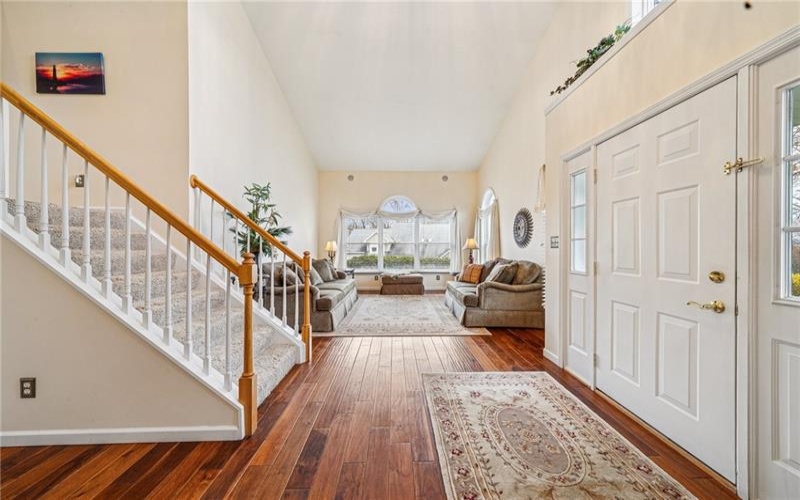 40 Lakeridge Drive, Greensburg, 15601, 3 Bedrooms Bedrooms, 7 Rooms Rooms,2.1 BathroomsBathrooms,Residential,For Sale,Lakeridge Drive,1694468