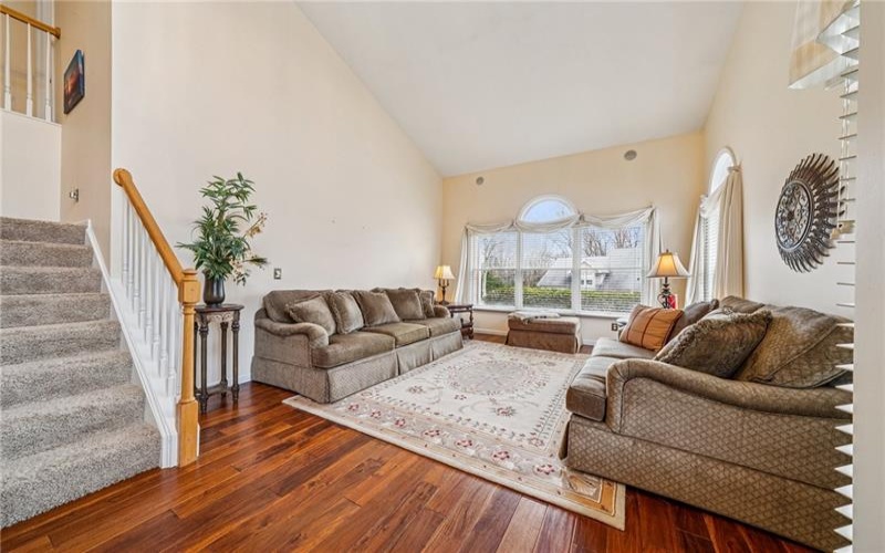 40 Lakeridge Drive, Greensburg, 15601, 3 Bedrooms Bedrooms, 7 Rooms Rooms,2.1 BathroomsBathrooms,Residential,For Sale,Lakeridge Drive,1694468