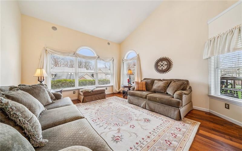 40 Lakeridge Drive, Greensburg, 15601, 3 Bedrooms Bedrooms, 7 Rooms Rooms,2.1 BathroomsBathrooms,Residential,For Sale,Lakeridge Drive,1694468