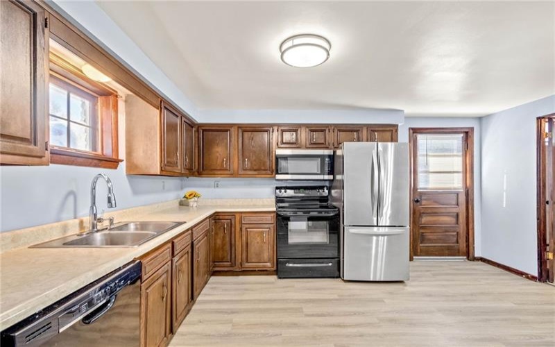 37 Webb Drive, Washington, 15301, 3 Bedrooms Bedrooms, 7 Rooms Rooms,1.1 BathroomsBathrooms,Residential,For Sale,Webb Drive,1697300