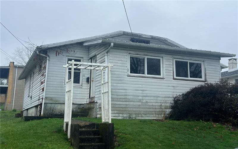 . HIGH AVENUE, Masontown, 15461, 2 Bedrooms Bedrooms, 4 Rooms Rooms,1 BathroomBathrooms,Residential,For Sale,HIGH AVENUE,1697427