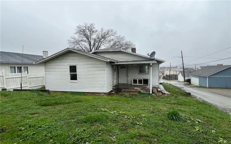 . HIGH AVENUE, Masontown, 15461, 2 Bedrooms Bedrooms, 4 Rooms Rooms,1 BathroomBathrooms,Residential,For Sale,HIGH AVENUE,1697427