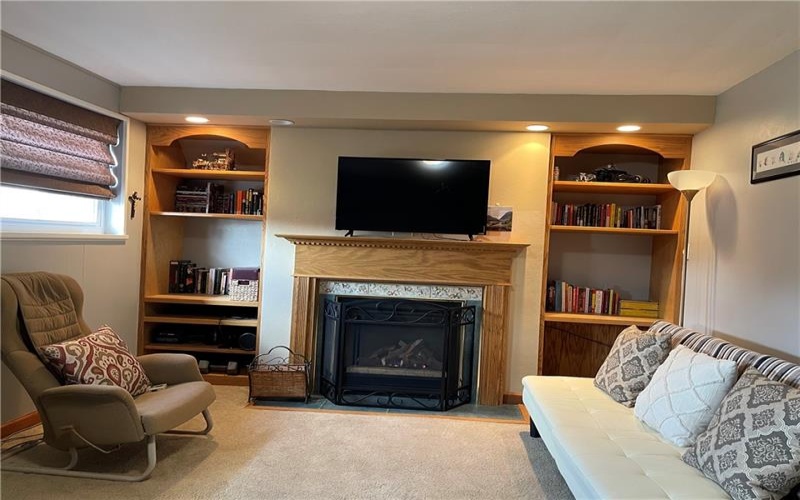 145 Penn Woods Dr, Irwin, 15642, 3 Bedrooms Bedrooms, 7 Rooms Rooms,2 BathroomsBathrooms,Residential,For Sale,Penn Woods Dr,1693541