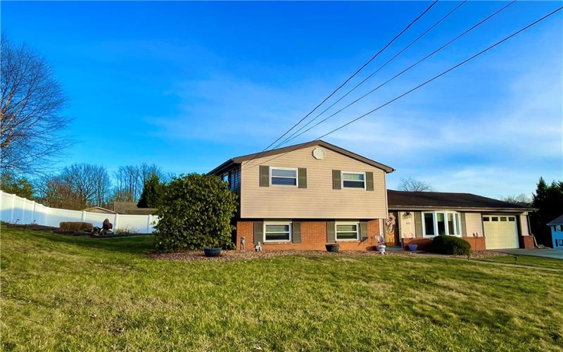 145 Penn Woods Dr, Irwin, 15642, 3 Bedrooms Bedrooms, 7 Rooms Rooms,2 BathroomsBathrooms,Residential,For Sale,Penn Woods Dr,1693541