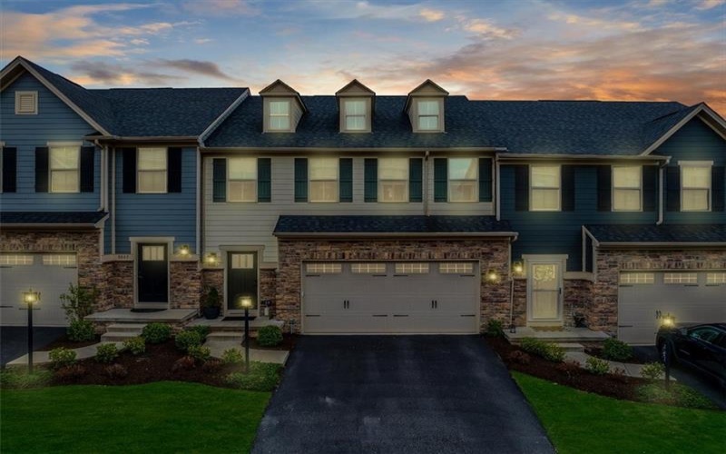 3003 Augusta Ln, Jeannette, 15644, 3 Bedrooms Bedrooms, 9 Rooms Rooms,2.1 BathroomsBathrooms,Residential,For Sale,Augusta Ln,1697532