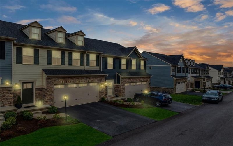 3003 Augusta Ln, Jeannette, 15644, 3 Bedrooms Bedrooms, 9 Rooms Rooms,2.1 BathroomsBathrooms,Residential,For Sale,Augusta Ln,1697532