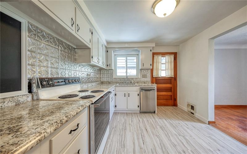 3181 Coulterville Road, Mckeesport, 15131, 3 Bedrooms Bedrooms, 8 Rooms Rooms,1.1 BathroomsBathrooms,Residential,For Sale,Coulterville Road,1697622