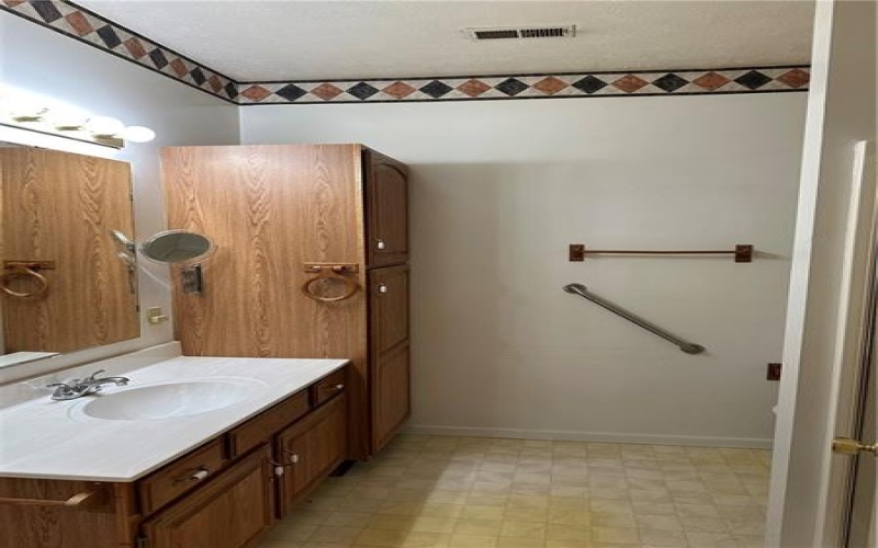 2750 Iowa Dr, New Kensington, 15068, 2 Bedrooms Bedrooms, 6 Rooms Rooms,2 BathroomsBathrooms,Residential,For Sale,Iowa Dr,1697433