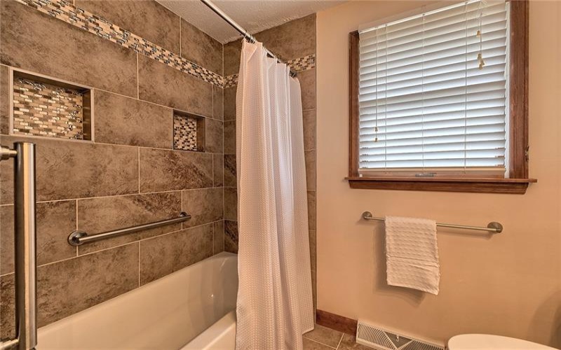 1318 Dellview Drive, Greensburg, 15601, 4 Bedrooms Bedrooms, 12 Rooms Rooms,2.2 BathroomsBathrooms,Residential,For Sale,Dellview Drive,1697711