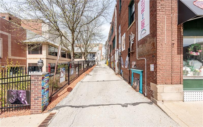 102 MAIN, Greensburg, 15601, ,Commercial-industrial-business,For Sale,MAIN,1697323