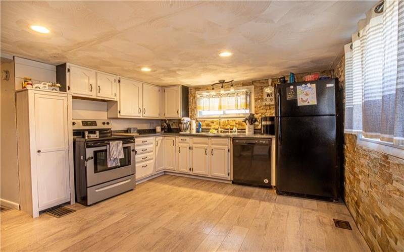 398 Sugar Run Rd, Waynesburg, 15370, 2 Bedrooms Bedrooms, ,1 BathroomBathrooms,Residential,For Sale,Sugar Run Rd,1691537