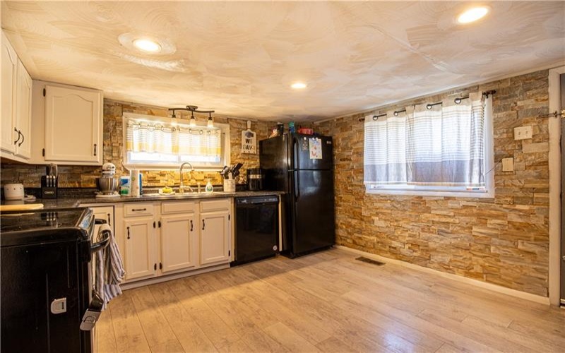 398 Sugar Run Rd, Waynesburg, 15370, 2 Bedrooms Bedrooms, ,1 BathroomBathrooms,Residential,For Sale,Sugar Run Rd,1691537