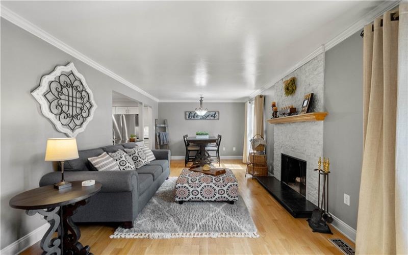 107 Roscommon, Canonsburg, 15317, 3 Bedrooms Bedrooms, 7 Rooms Rooms,2.1 BathroomsBathrooms,Residential,For Sale,Roscommon,1697765