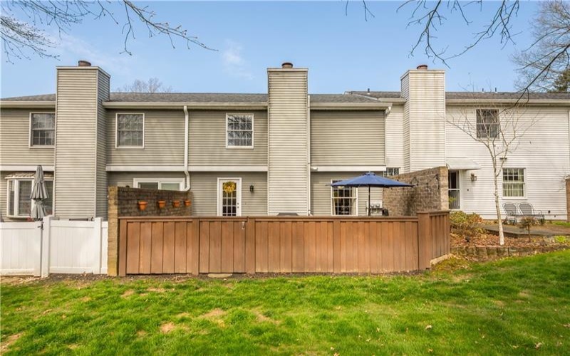 107 Roscommon, Canonsburg, 15317, 3 Bedrooms Bedrooms, 7 Rooms Rooms,2.1 BathroomsBathrooms,Residential,For Sale,Roscommon,1697765